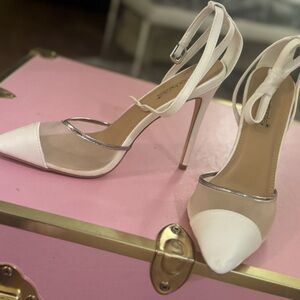 White pointed stiletto heels with strap shoedazzle 9.5 / 40